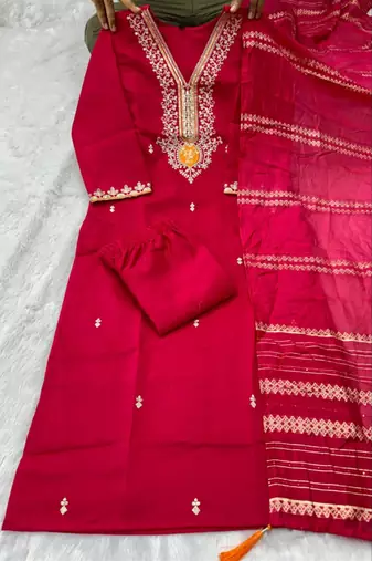 Red silk blend embroidered kurta set