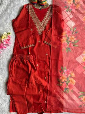 Red rayon embroidered kurta set 3