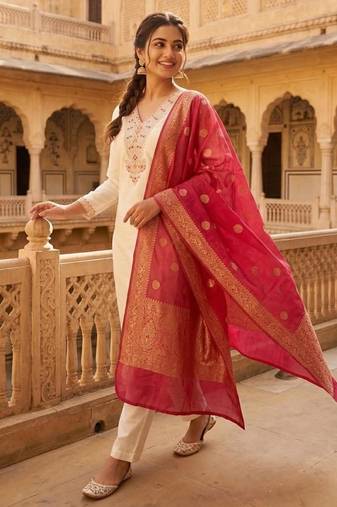 Off-white silk blend embroidered kurta set