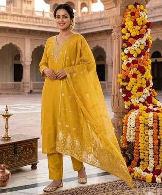 Yellow silk blend embroidered kurta set 3