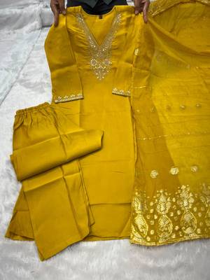 Yellow silk blend embroidered kurta set 4