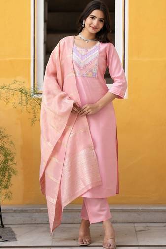 Women Ethnic Motifs Embroidered Regular Thread Work Kurta with Trousers & With Dupatta