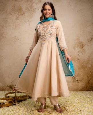 Beige chanderi embroidered kurta set 1