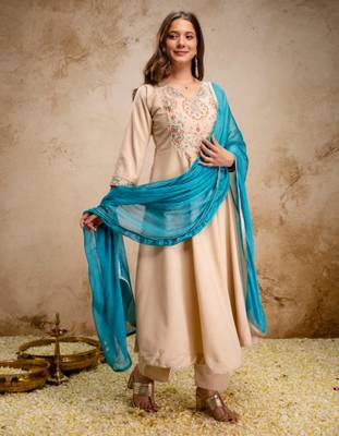 Beige chanderi embroidered kurta set 3