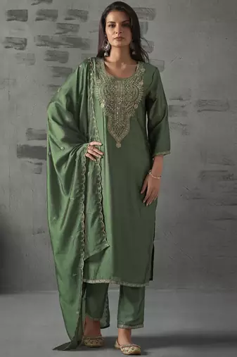 Green silk blend embroidered kurta set