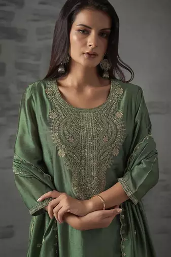 Green silk blend embroidered kurta set