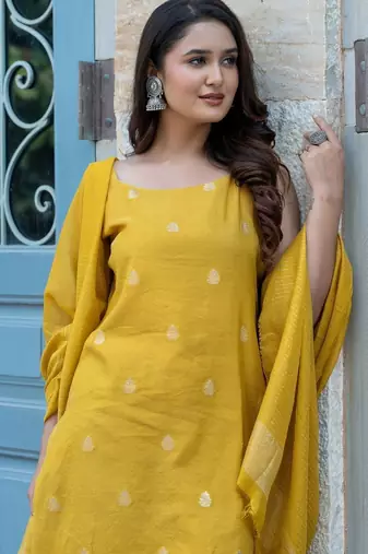 Women Ethnic Motifs Embroidered Regular Kurta with Trousers & With Dupatta