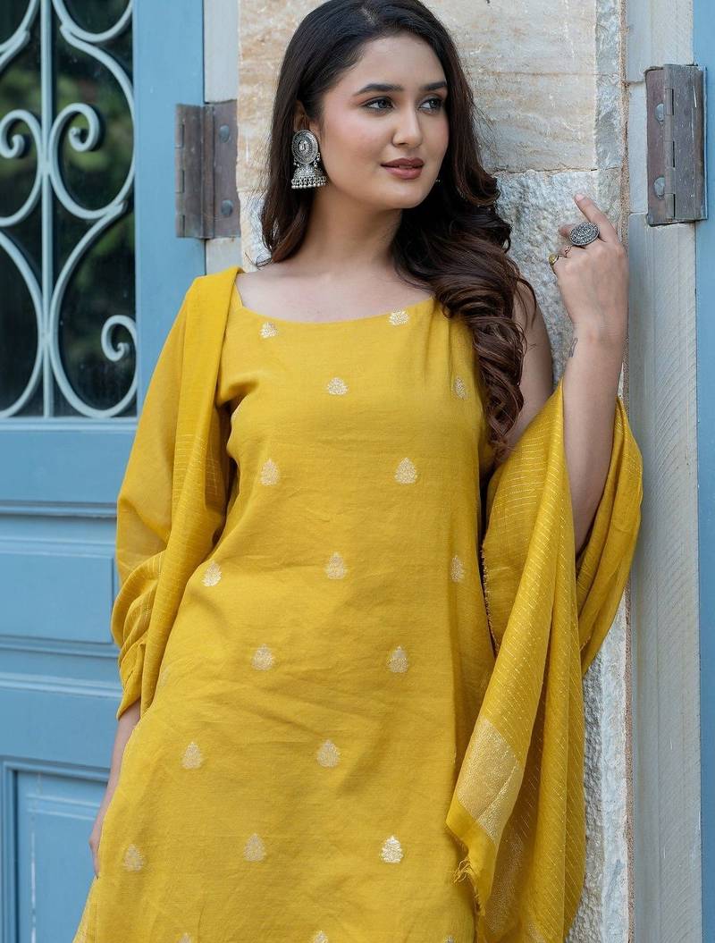 Women Ethnic Motifs Embroidered Regular Kurta with Trousers & With Dupatta