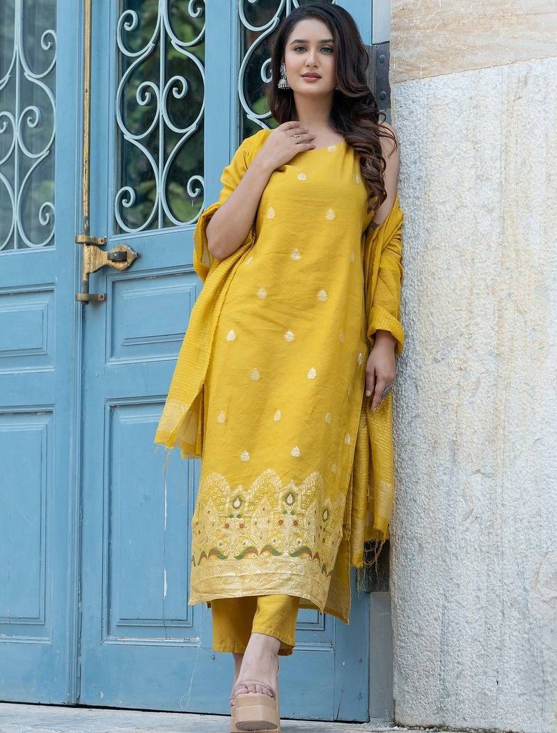 Women Ethnic Motifs Embroidered Regular Kurta with Trousers & With Dupatta