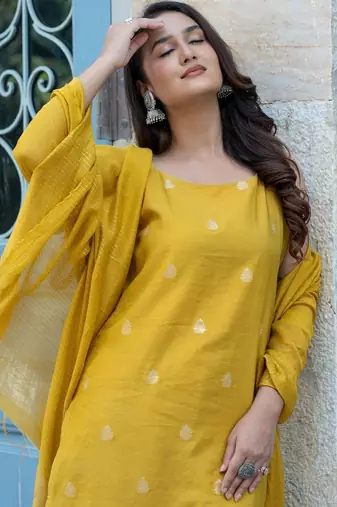 Women Ethnic Motifs Embroidered Regular Kurta with Trousers & With Dupatta