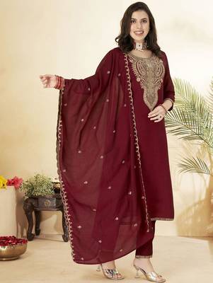 Maroon silk blend embroidered kurta set 2