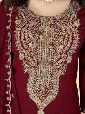 Maroon silk blend embroidered kurta set 3
