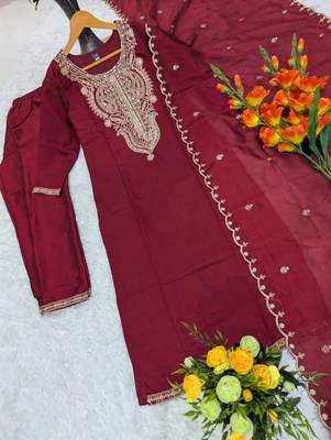 Maroon silk blend embroidered kurta set 4