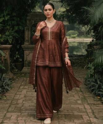 Brown silk blend embroidered kurta set 2
