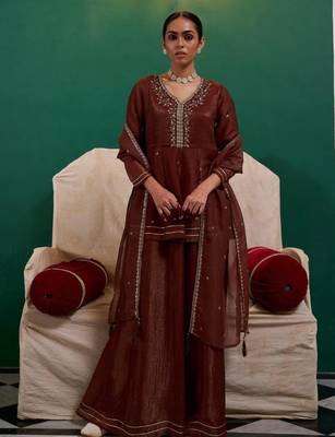 Brown silk blend embroidered kurta set 3