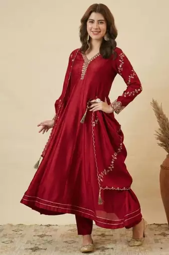 Red silk blend embroidered kurta set