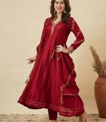 Red silk blend embroidered kurta set