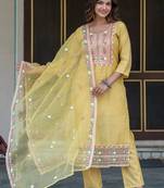 Women Floral Embroidered Regular Thread Work Chanderi Silk Kurta with Trousers & With Dupatta