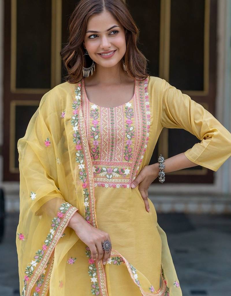 Women Floral Embroidered Regular Thread Work Chanderi Silk Kurta with Trousers & With Dupatta