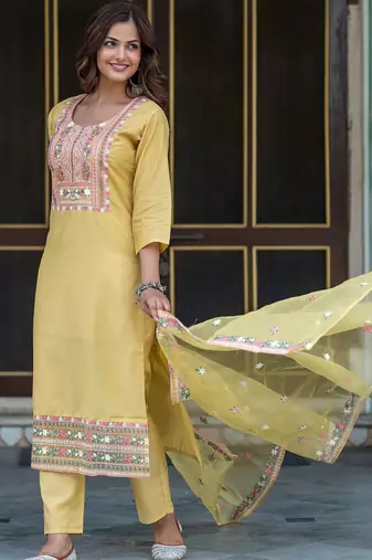 Women Floral Embroidered Regular Thread Work Chanderi Silk Kurta with Trousers & With Dupatta