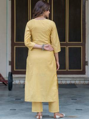 Women Floral Embroidered Regular Thread Work Chanderi Silk Kurta with Trousers & With Dupatta 4