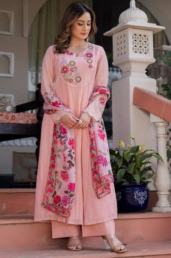 Pink silk blend embroidered kurta set