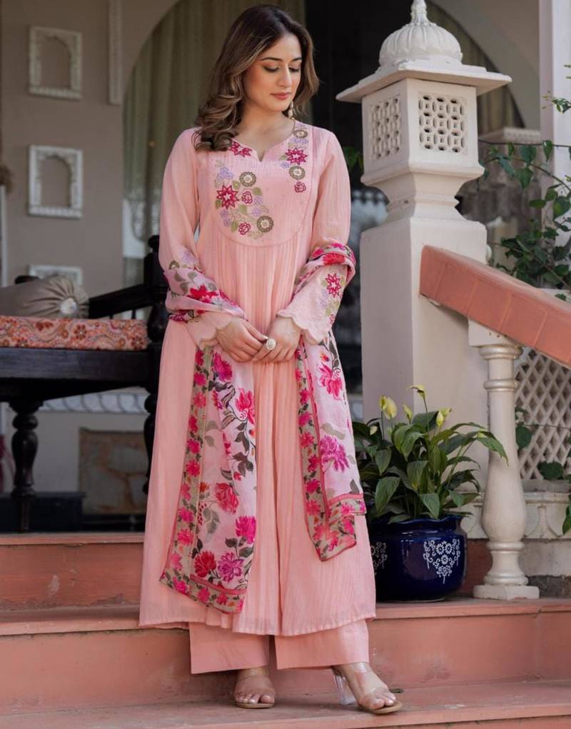 Pink silk blend embroidered kurta set