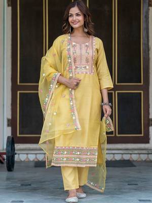 Women Floral Embroidered Regular Thread Work Chanderi Silk Kurta with Trousers & With Dupatta 6