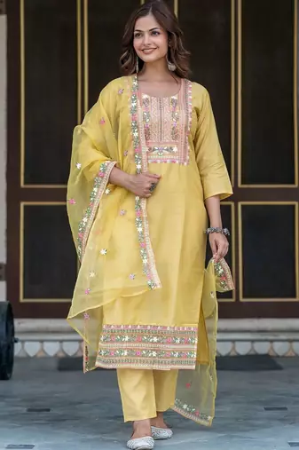 Women Floral Embroidered Regular Thread Work Chanderi Silk Kurta with Trousers & With Dupatta