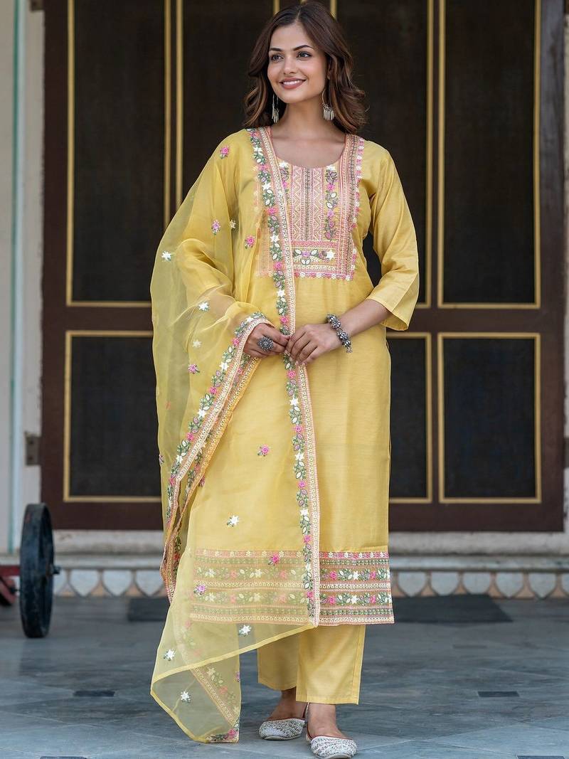 Women Floral Embroidered Regular Thread Work Chanderi Silk Kurta with Trousers & With Dupatta