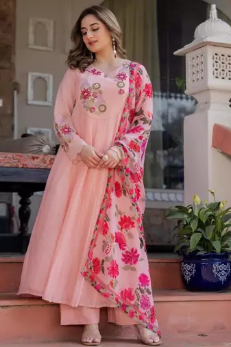 Pink silk blend embroidered kurta set