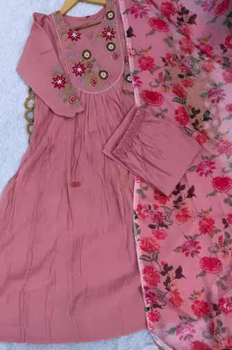 Pink silk blend embroidered kurta set