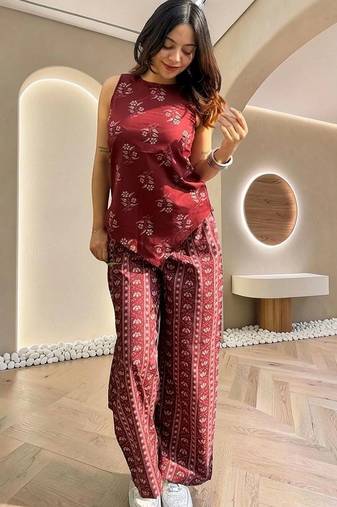 Women Floral Printed Regular Top with Palazzos