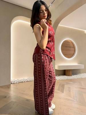 Women Floral Printed Regular Top with Palazzos 3