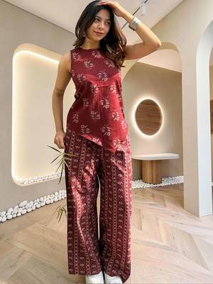 Women Floral Printed Regular Top with Palazzos 6