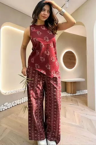 Women Floral Printed Regular Top with Palazzos