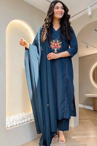 Women Ethnic Motifs Embroidered Regular Thread Work Kurta with Trousers & With Dupatta