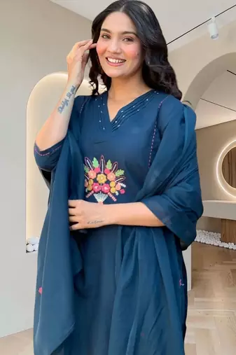 Women Ethnic Motifs Embroidered Regular Thread Work Kurta with Trousers & With Dupatta
