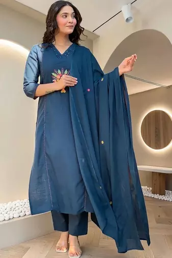 Women Ethnic Motifs Embroidered Regular Thread Work Kurta with Trousers & With Dupatta