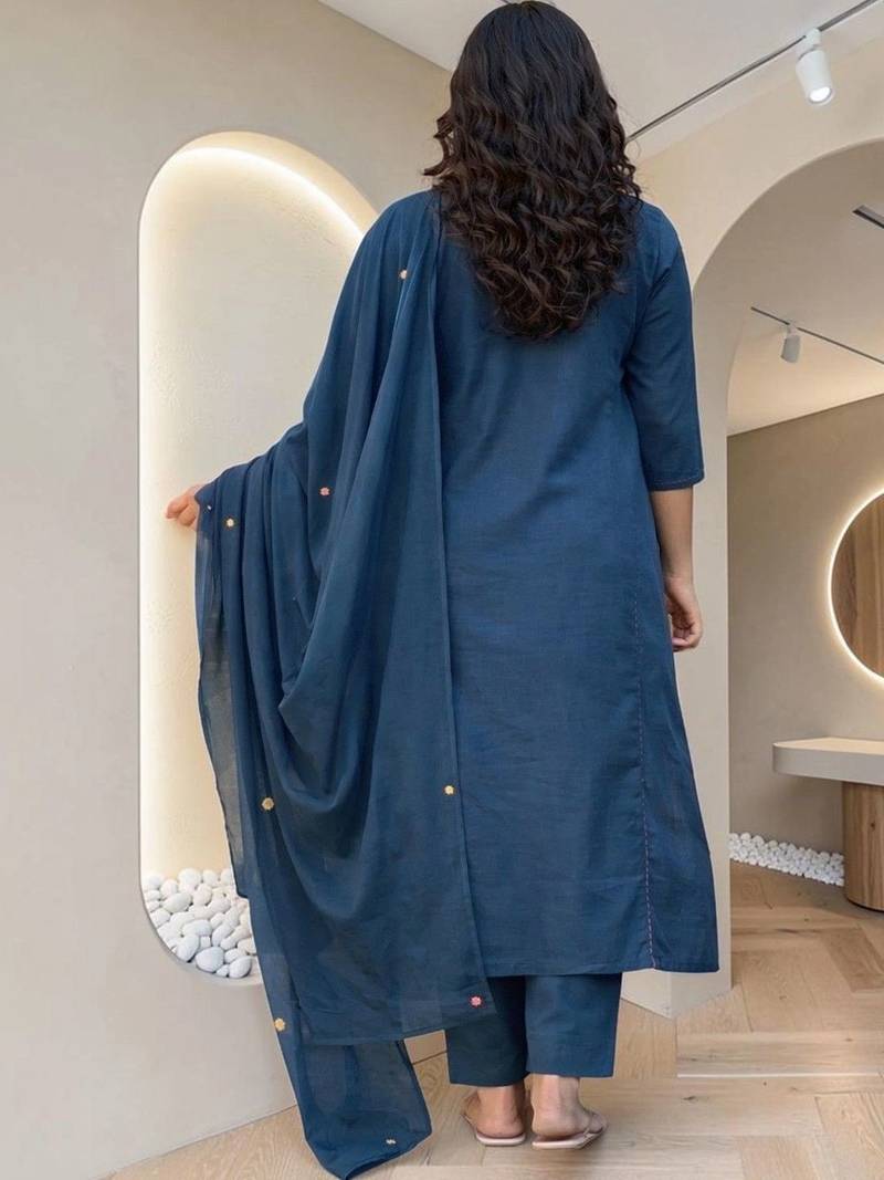 Women Ethnic Motifs Embroidered Regular Thread Work Kurta with Trousers & With Dupatta