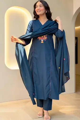 Women Ethnic Motifs Embroidered Regular Thread Work Kurta with Trousers & With Dupatta