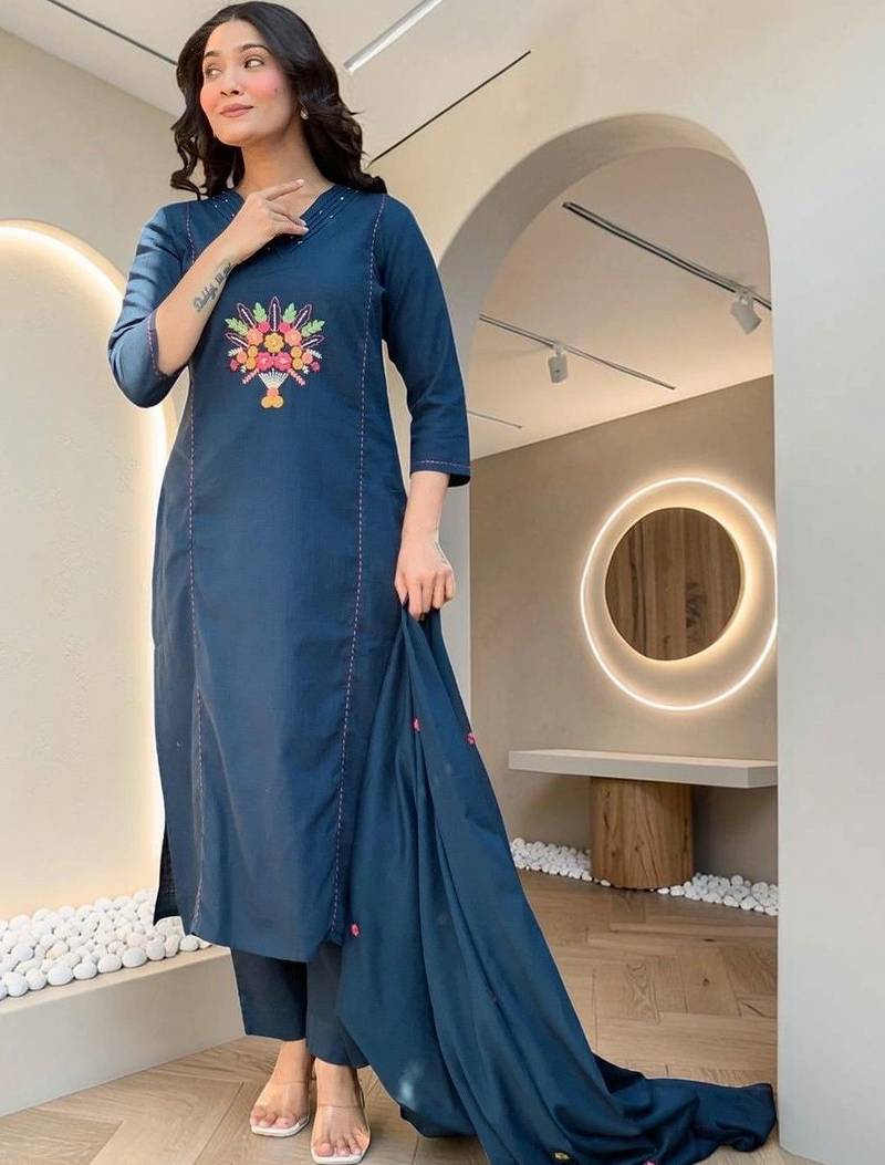 Women Ethnic Motifs Embroidered Regular Thread Work Kurta with Trousers & With Dupatta