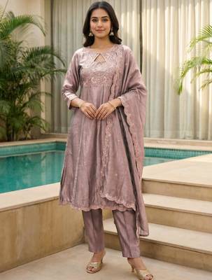 Lavender silk blend embroidered kurta set 1