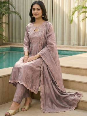 Lavender silk blend embroidered kurta set 2