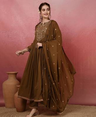 Brown silk blend embroidered kurta set 3