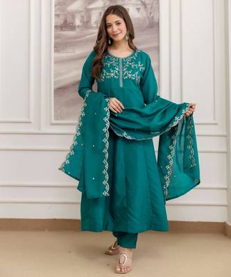 Teal-green silk blend embroidered kurta set 2