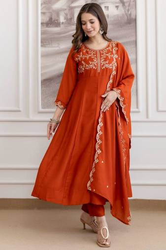 Orange silk blend embroidered kurta set