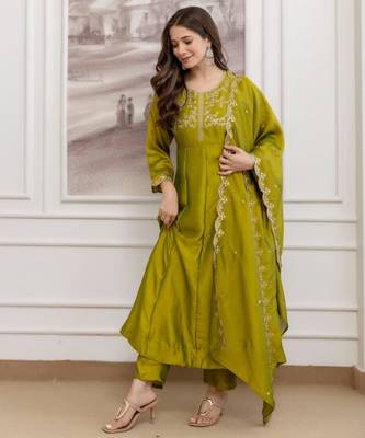 Olive silk blend embroidered kurta set 2