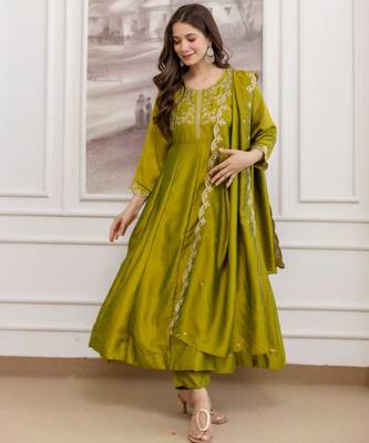 Olive silk blend embroidered kurta set 4