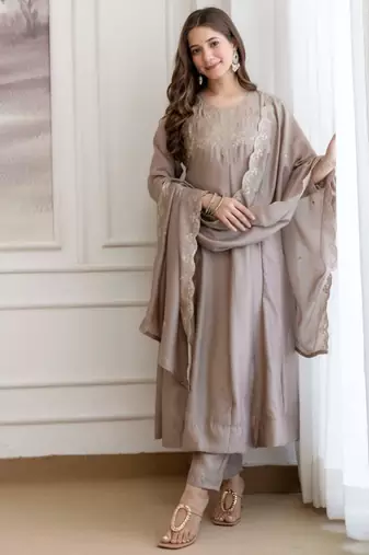 Grey silk blend embroidered kurta set